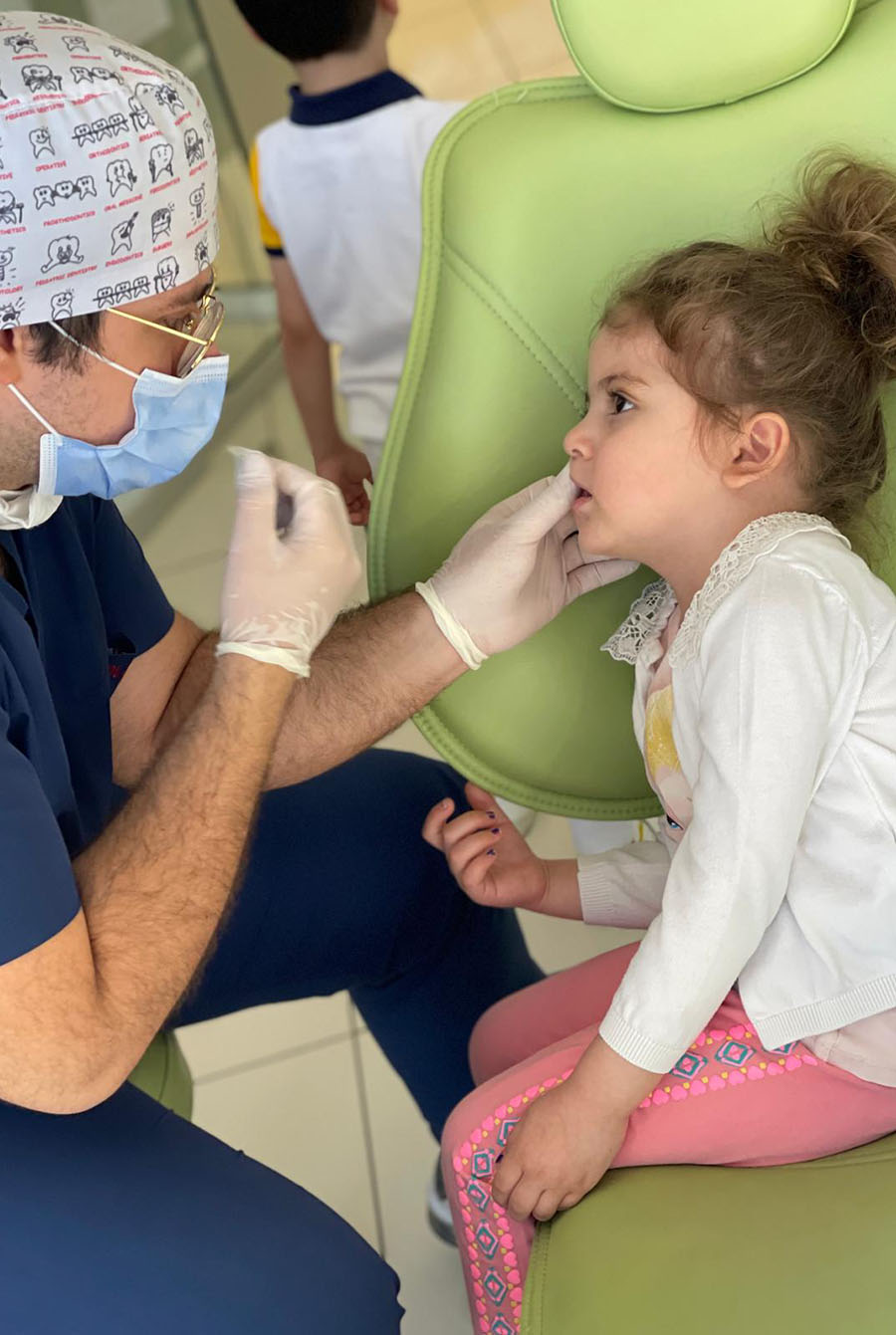 Dr. Dt. Olgu Demirci ile hasta - Ankara çocuk diş hekimi